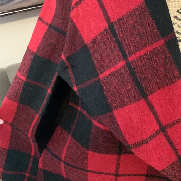 JACK BB Dakota Plaid Tartan Wool blend Cape Rare S 6 Holiday Red Black - Picture 6 of 11